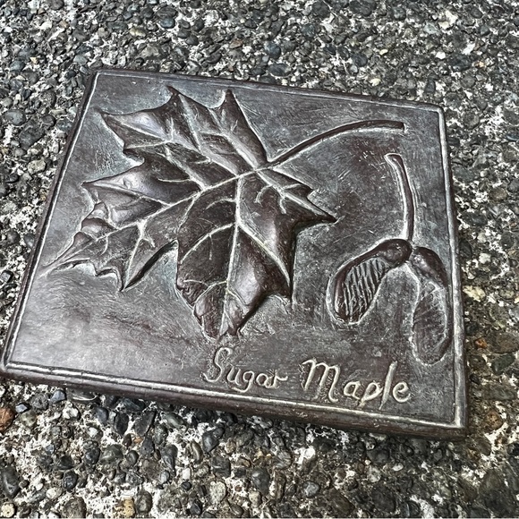 Hen Feathers Cast Resin Lidded Trinket Box Sugar Maple 4.5” - Picture 6 of 13